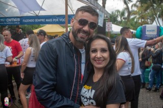 
<a style='margin-left: 5px;' class='btn btn-xs btn-social btn-facebook' href='https://www.facebook.com/sharer/sharer.php?u=https://galeramix.s01.web.getmuller.com.br/imagem/a110/800-800-90/conteudo/site_galerias/110/feijoada-do-jean-negao-2019-70.jpg' rel='popup' data-width='500' data-height='400'><i class='fa fa-facebook'></i>Compartilhar <span class='hidden-xs'>no Facebook</span>
</a> 
<a class='btn btn-default btn-xs' target='_blank' href='imagem/a110/800-800-90/conteudo/site_galerias/110/feijoada-do-jean-negao-2019-70.jpg'>
<span class='glyphicon glyphicon-cloud-download'></span> Salvar
</a>
