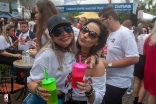 
<a style='margin-left: 5px;' class='btn btn-xs btn-social btn-facebook' href='https://www.facebook.com/sharer/sharer.php?u=https://galeramix.s01.web.getmuller.com.br/imagem/a110/800-800-90/conteudo/site_galerias/110/feijoada-do-jean-negao-2019-71.jpg' rel='popup' data-width='500' data-height='400'><i class='fa fa-facebook'></i>Compartilhar <span class='hidden-xs'>no Facebook</span>
</a> 
<a class='btn btn-default btn-xs' target='_blank' href='imagem/a110/800-800-90/conteudo/site_galerias/110/feijoada-do-jean-negao-2019-71.jpg'>
<span class='glyphicon glyphicon-cloud-download'></span> Salvar
</a>
