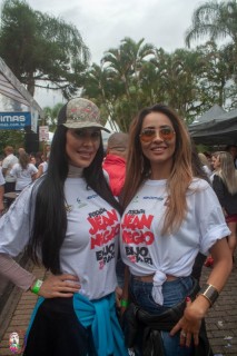 
<a style='margin-left: 5px;' class='btn btn-xs btn-social btn-facebook' href='https://www.facebook.com/sharer/sharer.php?u=https://galeramix.s01.web.getmuller.com.br/imagem/a110/800-800-90/conteudo/site_galerias/110/feijoada-do-jean-negao-2019-79.jpg' rel='popup' data-width='500' data-height='400'><i class='fa fa-facebook'></i>Compartilhar <span class='hidden-xs'>no Facebook</span>
</a> 
<a class='btn btn-default btn-xs' target='_blank' href='imagem/a110/800-800-90/conteudo/site_galerias/110/feijoada-do-jean-negao-2019-79.jpg'>
<span class='glyphicon glyphicon-cloud-download'></span> Salvar
</a>
