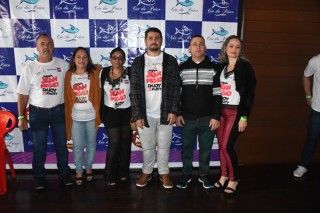 
<a style='margin-left: 5px;' class='btn btn-xs btn-social btn-facebook' href='https://www.facebook.com/sharer/sharer.php?u=https://galeramix.s01.web.getmuller.com.br/imagem/a110/800-800-90/conteudo/site_galerias/110/feijoada-do-jean-negao-2019-8.jpg' rel='popup' data-width='500' data-height='400'><i class='fa fa-facebook'></i>Compartilhar <span class='hidden-xs'>no Facebook</span>
</a> 
<a class='btn btn-default btn-xs' target='_blank' href='imagem/a110/800-800-90/conteudo/site_galerias/110/feijoada-do-jean-negao-2019-8.jpg'>
<span class='glyphicon glyphicon-cloud-download'></span> Salvar
</a>
