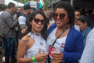 
<a style='margin-left: 5px;' class='btn btn-xs btn-social btn-facebook' href='https://www.facebook.com/sharer/sharer.php?u=https://galeramix.s01.web.getmuller.com.br/imagem/a110/800-800-90/conteudo/site_galerias/110/feijoada-do-jean-negao-2019-80.jpg' rel='popup' data-width='500' data-height='400'><i class='fa fa-facebook'></i>Compartilhar <span class='hidden-xs'>no Facebook</span>
</a> 
<a class='btn btn-default btn-xs' target='_blank' href='imagem/a110/800-800-90/conteudo/site_galerias/110/feijoada-do-jean-negao-2019-80.jpg'>
<span class='glyphicon glyphicon-cloud-download'></span> Salvar
</a>
