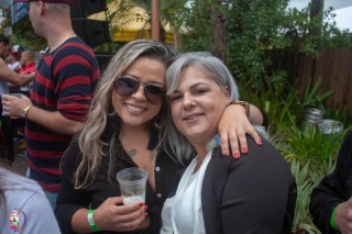 
<a style='margin-left: 5px;' class='btn btn-xs btn-social btn-facebook' href='https://www.facebook.com/sharer/sharer.php?u=https://galeramix.s01.web.getmuller.com.br/imagem/a110/800-800-90/conteudo/site_galerias/110/feijoada-do-jean-negao-2019-83.jpg' rel='popup' data-width='500' data-height='400'><i class='fa fa-facebook'></i>Compartilhar <span class='hidden-xs'>no Facebook</span>
</a> 
<a class='btn btn-default btn-xs' target='_blank' href='imagem/a110/800-800-90/conteudo/site_galerias/110/feijoada-do-jean-negao-2019-83.jpg'>
<span class='glyphicon glyphicon-cloud-download'></span> Salvar
</a>
