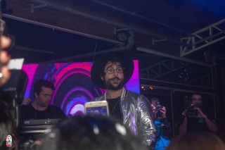 
<a style='margin-left: 5px;' class='btn btn-xs btn-social btn-facebook' href='https://www.facebook.com/sharer/sharer.php?u=https://galeramix.s01.web.getmuller.com.br/imagem/a110/800-800-90/conteudo/site_galerias/110/feijoada-do-jean-negao-2019-85.jpg' rel='popup' data-width='500' data-height='400'><i class='fa fa-facebook'></i>Compartilhar <span class='hidden-xs'>no Facebook</span>
</a> 
<a class='btn btn-default btn-xs' target='_blank' href='imagem/a110/800-800-90/conteudo/site_galerias/110/feijoada-do-jean-negao-2019-85.jpg'>
<span class='glyphicon glyphicon-cloud-download'></span> Salvar
</a>
