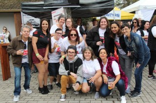 
<a style='margin-left: 5px;' class='btn btn-xs btn-social btn-facebook' href='https://www.facebook.com/sharer/sharer.php?u=https://galeramix.s01.web.getmuller.com.br/imagem/a110/800-800-90/conteudo/site_galerias/110/feijoada-do-jean-negao-2019-89.jpg' rel='popup' data-width='500' data-height='400'><i class='fa fa-facebook'></i>Compartilhar <span class='hidden-xs'>no Facebook</span>
</a> 
<a class='btn btn-default btn-xs' target='_blank' href='imagem/a110/800-800-90/conteudo/site_galerias/110/feijoada-do-jean-negao-2019-89.jpg'>
<span class='glyphicon glyphicon-cloud-download'></span> Salvar
</a>
