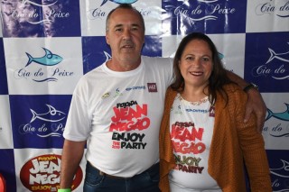 
<a style='margin-left: 5px;' class='btn btn-xs btn-social btn-facebook' href='https://www.facebook.com/sharer/sharer.php?u=https://galeramix.s01.web.getmuller.com.br/imagem/a110/800-800-90/conteudo/site_galerias/110/feijoada-do-jean-negao-2019-9.jpg' rel='popup' data-width='500' data-height='400'><i class='fa fa-facebook'></i>Compartilhar <span class='hidden-xs'>no Facebook</span>
</a> 
<a class='btn btn-default btn-xs' target='_blank' href='imagem/a110/800-800-90/conteudo/site_galerias/110/feijoada-do-jean-negao-2019-9.jpg'>
<span class='glyphicon glyphicon-cloud-download'></span> Salvar
</a>
