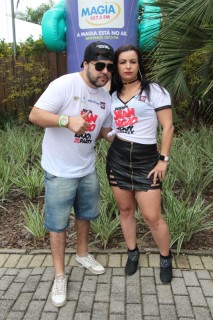 
<a style='margin-left: 5px;' class='btn btn-xs btn-social btn-facebook' href='https://www.facebook.com/sharer/sharer.php?u=https://galeramix.s01.web.getmuller.com.br/imagem/a110/800-800-90/conteudo/site_galerias/110/feijoada-do-jean-negao-2019-91.jpg' rel='popup' data-width='500' data-height='400'><i class='fa fa-facebook'></i>Compartilhar <span class='hidden-xs'>no Facebook</span>
</a> 
<a class='btn btn-default btn-xs' target='_blank' href='imagem/a110/800-800-90/conteudo/site_galerias/110/feijoada-do-jean-negao-2019-91.jpg'>
<span class='glyphicon glyphicon-cloud-download'></span> Salvar
</a>
