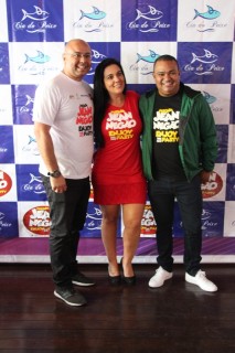 
<a style='margin-left: 5px;' class='btn btn-xs btn-social btn-facebook' href='https://www.facebook.com/sharer/sharer.php?u=https://galeramix.s01.web.getmuller.com.br/imagem/a110/800-800-90/conteudo/site_galerias/110/feijoada-do-jean-negao-2019-99.jpg' rel='popup' data-width='500' data-height='400'><i class='fa fa-facebook'></i>Compartilhar <span class='hidden-xs'>no Facebook</span>
</a> 
<a class='btn btn-default btn-xs' target='_blank' href='imagem/a110/800-800-90/conteudo/site_galerias/110/feijoada-do-jean-negao-2019-99.jpg'>
<span class='glyphicon glyphicon-cloud-download'></span> Salvar
</a>
