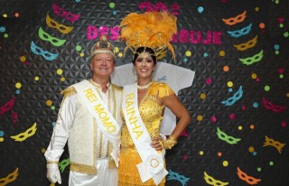 
                                <a style='margin-left: 5px;' class='btn btn-xs btn-social btn-facebook' href='https://www.facebook.com/sharer/sharer.php?u=https://galeramix.s01.web.getmuller.com.br/imagem/a112/800-800-90/conteudo/site_galerias/112/001-20-desenferruje-lives-tijucas-galeramix-243.jpg' rel='popup' data-width='500' data-height='400'><i class='fa fa-facebook'></i>Compartilhar <span class='hidden-xs'>no Facebook</span>
                            </a> 
                            <a class='btn btn-default btn-xs' target='_blank' href='imagem/a112/800-800-90/conteudo/site_galerias/112/001-20-desenferruje-lives-tijucas-galeramix-243.jpg'>
                                <span class='glyphicon glyphicon-cloud-download'></span> Salvar
                            </a>
                            