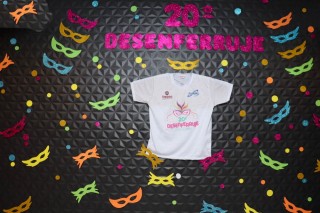 
                            <a style='margin-left: 5px;' class='btn btn-xs btn-social btn-facebook' href='https://www.facebook.com/sharer/sharer.php?u=https://galeramix.s01.web.getmuller.com.br/imagem/a112/800-800-90/conteudo/site_galerias/112/20-desenferruje-lives-tijucas-galeramix-1.jpg' rel='popup' data-width='500' data-height='400'><i class='fa fa-facebook'></i>Compartilhar <span class='hidden-xs'>no Facebook</span>
                        </a> 
                        <a class='btn btn-default btn-xs' target='_blank' href='imagem/a112/800-800-90/conteudo/site_galerias/112/20-desenferruje-lives-tijucas-galeramix-1.jpg'>
                            <span class='glyphicon glyphicon-cloud-download'></span> Salvar
                        </a>
                        