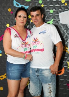 
                    <a style='margin-left: 5px;' class='btn btn-xs btn-social btn-facebook' href='https://www.facebook.com/sharer/sharer.php?u=https://galeramix.s01.web.getmuller.com.br/imagem/a112/800-800-90/conteudo/site_galerias/112/20-desenferruje-lives-tijucas-galeramix-100.jpg' rel='popup' data-width='500' data-height='400'><i class='fa fa-facebook'></i>Compartilhar <span class='hidden-xs'>no Facebook</span>
                </a> 
                <a class='btn btn-default btn-xs' target='_blank' href='imagem/a112/800-800-90/conteudo/site_galerias/112/20-desenferruje-lives-tijucas-galeramix-100.jpg'>
                    <span class='glyphicon glyphicon-cloud-download'></span> Salvar
                </a>
                