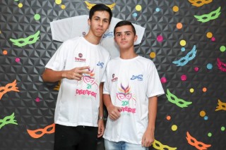 
<a style='margin-left: 5px;' class='btn btn-xs btn-social btn-facebook' href='https://www.facebook.com/sharer/sharer.php?u=https://galeramix.s01.web.getmuller.com.br/imagem/a112/800-800-90/conteudo/site_galerias/112/20-desenferruje-lives-tijucas-galeramix-109.jpg' rel='popup' data-width='500' data-height='400'><i class='fa fa-facebook'></i>Compartilhar <span class='hidden-xs'>no Facebook</span>
</a> 
<a class='btn btn-default btn-xs' target='_blank' href='imagem/a112/800-800-90/conteudo/site_galerias/112/20-desenferruje-lives-tijucas-galeramix-109.jpg'>
<span class='glyphicon glyphicon-cloud-download'></span> Salvar
</a>
