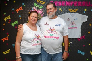 
<a style='margin-left: 5px;' class='btn btn-xs btn-social btn-facebook' href='https://www.facebook.com/sharer/sharer.php?u=https://galeramix.s01.web.getmuller.com.br/imagem/a112/800-800-90/conteudo/site_galerias/112/20-desenferruje-lives-tijucas-galeramix-125.jpg' rel='popup' data-width='500' data-height='400'><i class='fa fa-facebook'></i>Compartilhar <span class='hidden-xs'>no Facebook</span>
</a> 
<a class='btn btn-default btn-xs' target='_blank' href='imagem/a112/800-800-90/conteudo/site_galerias/112/20-desenferruje-lives-tijucas-galeramix-125.jpg'>
<span class='glyphicon glyphicon-cloud-download'></span> Salvar
</a>
