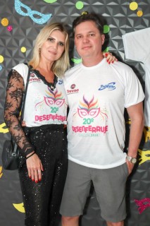 
<a style='margin-left: 5px;' class='btn btn-xs btn-social btn-facebook' href='https://www.facebook.com/sharer/sharer.php?u=https://galeramix.s01.web.getmuller.com.br/imagem/a112/800-800-90/conteudo/site_galerias/112/20-desenferruje-lives-tijucas-galeramix-153.jpg' rel='popup' data-width='500' data-height='400'><i class='fa fa-facebook'></i>Compartilhar <span class='hidden-xs'>no Facebook</span>
</a> 
<a class='btn btn-default btn-xs' target='_blank' href='imagem/a112/800-800-90/conteudo/site_galerias/112/20-desenferruje-lives-tijucas-galeramix-153.jpg'>
<span class='glyphicon glyphicon-cloud-download'></span> Salvar
</a>
