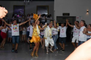 
<a style='margin-left: 5px;' class='btn btn-xs btn-social btn-facebook' href='https://www.facebook.com/sharer/sharer.php?u=https://galeramix.s01.web.getmuller.com.br/imagem/a112/800-800-90/conteudo/site_galerias/112/20-desenferruje-lives-tijucas-galeramix-198.jpg' rel='popup' data-width='500' data-height='400'><i class='fa fa-facebook'></i>Compartilhar <span class='hidden-xs'>no Facebook</span>
</a> 
<a class='btn btn-default btn-xs' target='_blank' href='imagem/a112/800-800-90/conteudo/site_galerias/112/20-desenferruje-lives-tijucas-galeramix-198.jpg'>
<span class='glyphicon glyphicon-cloud-download'></span> Salvar
</a>
