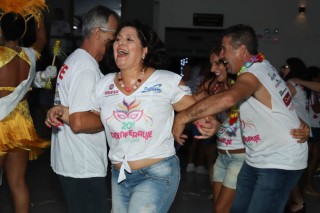 
<a style='margin-left: 5px;' class='btn btn-xs btn-social btn-facebook' href='https://www.facebook.com/sharer/sharer.php?u=https://galeramix.s01.web.getmuller.com.br/imagem/a112/800-800-90/conteudo/site_galerias/112/20-desenferruje-lives-tijucas-galeramix-201.jpg' rel='popup' data-width='500' data-height='400'><i class='fa fa-facebook'></i>Compartilhar <span class='hidden-xs'>no Facebook</span>
</a> 
<a class='btn btn-default btn-xs' target='_blank' href='imagem/a112/800-800-90/conteudo/site_galerias/112/20-desenferruje-lives-tijucas-galeramix-201.jpg'>
<span class='glyphicon glyphicon-cloud-download'></span> Salvar
</a>
