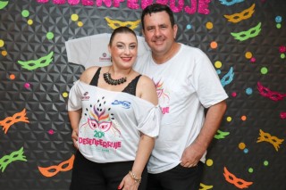 
<a style='margin-left: 5px;' class='btn btn-xs btn-social btn-facebook' href='https://www.facebook.com/sharer/sharer.php?u=https://galeramix.s01.web.getmuller.com.br/imagem/a112/800-800-90/conteudo/site_galerias/112/20-desenferruje-lives-tijucas-galeramix-218.jpg' rel='popup' data-width='500' data-height='400'><i class='fa fa-facebook'></i>Compartilhar <span class='hidden-xs'>no Facebook</span>
</a> 
<a class='btn btn-default btn-xs' target='_blank' href='imagem/a112/800-800-90/conteudo/site_galerias/112/20-desenferruje-lives-tijucas-galeramix-218.jpg'>
<span class='glyphicon glyphicon-cloud-download'></span> Salvar
</a>
