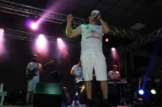 
<a style='margin-left: 5px;' class='btn btn-xs btn-social btn-facebook' href='https://www.facebook.com/sharer/sharer.php?u=https://galeramix.s01.web.getmuller.com.br/imagem/a112/800-800-90/conteudo/site_galerias/112/20-desenferruje-lives-tijucas-galeramix-234.jpg' rel='popup' data-width='500' data-height='400'><i class='fa fa-facebook'></i>Compartilhar <span class='hidden-xs'>no Facebook</span>
</a> 
<a class='btn btn-default btn-xs' target='_blank' href='imagem/a112/800-800-90/conteudo/site_galerias/112/20-desenferruje-lives-tijucas-galeramix-234.jpg'>
<span class='glyphicon glyphicon-cloud-download'></span> Salvar
</a>
