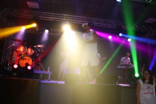 
<a style='margin-left: 5px;' class='btn btn-xs btn-social btn-facebook' href='https://www.facebook.com/sharer/sharer.php?u=https://galeramix.s01.web.getmuller.com.br/imagem/a112/800-800-90/conteudo/site_galerias/112/20-desenferruje-lives-tijucas-galeramix-254.jpg' rel='popup' data-width='500' data-height='400'><i class='fa fa-facebook'></i>Compartilhar <span class='hidden-xs'>no Facebook</span>
</a> 
<a class='btn btn-default btn-xs' target='_blank' href='imagem/a112/800-800-90/conteudo/site_galerias/112/20-desenferruje-lives-tijucas-galeramix-254.jpg'>
<span class='glyphicon glyphicon-cloud-download'></span> Salvar
</a>
