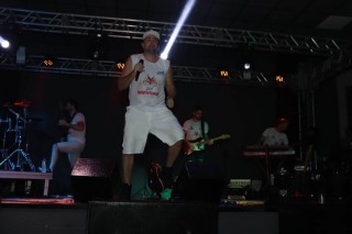 
<a style='margin-left: 5px;' class='btn btn-xs btn-social btn-facebook' href='https://www.facebook.com/sharer/sharer.php?u=https://galeramix.s01.web.getmuller.com.br/imagem/a112/800-800-90/conteudo/site_galerias/112/20-desenferruje-lives-tijucas-galeramix-258.jpg' rel='popup' data-width='500' data-height='400'><i class='fa fa-facebook'></i>Compartilhar <span class='hidden-xs'>no Facebook</span>
</a> 
<a class='btn btn-default btn-xs' target='_blank' href='imagem/a112/800-800-90/conteudo/site_galerias/112/20-desenferruje-lives-tijucas-galeramix-258.jpg'>
<span class='glyphicon glyphicon-cloud-download'></span> Salvar
</a>
