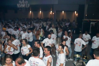 
<a style='margin-left: 5px;' class='btn btn-xs btn-social btn-facebook' href='https://www.facebook.com/sharer/sharer.php?u=https://galeramix.s01.web.getmuller.com.br/imagem/a112/800-800-90/conteudo/site_galerias/112/20-desenferruje-lives-tijucas-galeramix-263.jpg' rel='popup' data-width='500' data-height='400'><i class='fa fa-facebook'></i>Compartilhar <span class='hidden-xs'>no Facebook</span>
</a> 
<a class='btn btn-default btn-xs' target='_blank' href='imagem/a112/800-800-90/conteudo/site_galerias/112/20-desenferruje-lives-tijucas-galeramix-263.jpg'>
<span class='glyphicon glyphicon-cloud-download'></span> Salvar
</a>
