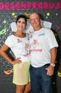 
<a style='margin-left: 5px;' class='btn btn-xs btn-social btn-facebook' href='https://www.facebook.com/sharer/sharer.php?u=https://galeramix.s01.web.getmuller.com.br/imagem/a112/800-800-90/conteudo/site_galerias/112/20-desenferruje-lives-tijucas-galeramix-33.jpg' rel='popup' data-width='500' data-height='400'><i class='fa fa-facebook'></i>Compartilhar <span class='hidden-xs'>no Facebook</span>
</a> 
<a class='btn btn-default btn-xs' target='_blank' href='imagem/a112/800-800-90/conteudo/site_galerias/112/20-desenferruje-lives-tijucas-galeramix-33.jpg'>
<span class='glyphicon glyphicon-cloud-download'></span> Salvar
</a>
