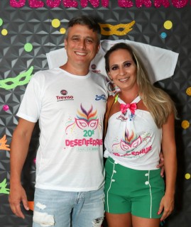 
<a style='margin-left: 5px;' class='btn btn-xs btn-social btn-facebook' href='https://www.facebook.com/sharer/sharer.php?u=https://galeramix.s01.web.getmuller.com.br/imagem/a112/800-800-90/conteudo/site_galerias/112/20-desenferruje-lives-tijucas-galeramix-52.jpg' rel='popup' data-width='500' data-height='400'><i class='fa fa-facebook'></i>Compartilhar <span class='hidden-xs'>no Facebook</span>
</a> 
<a class='btn btn-default btn-xs' target='_blank' href='imagem/a112/800-800-90/conteudo/site_galerias/112/20-desenferruje-lives-tijucas-galeramix-52.jpg'>
<span class='glyphicon glyphicon-cloud-download'></span> Salvar
</a>
