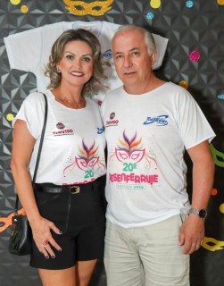 
<a style='margin-left: 5px;' class='btn btn-xs btn-social btn-facebook' href='https://www.facebook.com/sharer/sharer.php?u=https://galeramix.s01.web.getmuller.com.br/imagem/a112/800-800-90/conteudo/site_galerias/112/20-desenferruje-lives-tijucas-galeramix-78.jpg' rel='popup' data-width='500' data-height='400'><i class='fa fa-facebook'></i>Compartilhar <span class='hidden-xs'>no Facebook</span>
</a> 
<a class='btn btn-default btn-xs' target='_blank' href='imagem/a112/800-800-90/conteudo/site_galerias/112/20-desenferruje-lives-tijucas-galeramix-78.jpg'>
<span class='glyphicon glyphicon-cloud-download'></span> Salvar
</a>
