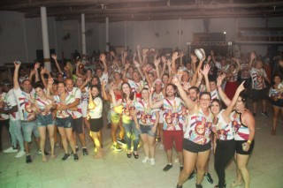 
                                    <a style='margin-left: 5px;' class='btn btn-xs btn-social btn-facebook' href='https://www.facebook.com/sharer/sharer.php?u=https://galeramix.s01.web.getmuller.com.br/imagem/a113/800-800-90/conteudo/site_galerias/113/001-baile-de-carnaval-para-casais-ctg-fogao-de-lenha-tijucas-galeramix-153.jpg' rel='popup' data-width='500' data-height='400'><i class='fa fa-facebook'></i>Compartilhar <span class='hidden-xs'>no Facebook</span>
                                </a> 
                                <a class='btn btn-default btn-xs' target='_blank' href='imagem/a113/800-800-90/conteudo/site_galerias/113/001-baile-de-carnaval-para-casais-ctg-fogao-de-lenha-tijucas-galeramix-153.jpg'>
                                    <span class='glyphicon glyphicon-cloud-download'></span> Salvar
                                </a>
                                