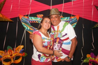 
                                <a style='margin-left: 5px;' class='btn btn-xs btn-social btn-facebook' href='https://www.facebook.com/sharer/sharer.php?u=https://galeramix.s01.web.getmuller.com.br/imagem/a113/800-800-90/conteudo/site_galerias/113/baile-de-carnaval-para-casais-ctg-fogao-de-lenha-tijucas-galeramix-1.jpg' rel='popup' data-width='500' data-height='400'><i class='fa fa-facebook'></i>Compartilhar <span class='hidden-xs'>no Facebook</span>
                            </a> 
                            <a class='btn btn-default btn-xs' target='_blank' href='imagem/a113/800-800-90/conteudo/site_galerias/113/baile-de-carnaval-para-casais-ctg-fogao-de-lenha-tijucas-galeramix-1.jpg'>
                                <span class='glyphicon glyphicon-cloud-download'></span> Salvar
                            </a>
                            