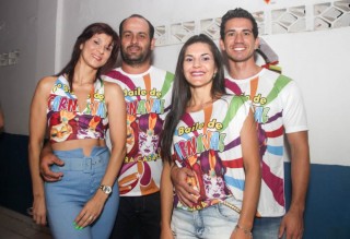 
        <a style='margin-left: 5px;' class='btn btn-xs btn-social btn-facebook' href='https://www.facebook.com/sharer/sharer.php?u=https://galeramix.s01.web.getmuller.com.br/imagem/a113/800-800-90/conteudo/site_galerias/113/baile-de-carnaval-para-casais-ctg-fogao-de-lenha-tijucas-galeramix-104.jpg' rel='popup' data-width='500' data-height='400'><i class='fa fa-facebook'></i>Compartilhar <span class='hidden-xs'>no Facebook</span>
    </a> 
    <a class='btn btn-default btn-xs' target='_blank' href='imagem/a113/800-800-90/conteudo/site_galerias/113/baile-de-carnaval-para-casais-ctg-fogao-de-lenha-tijucas-galeramix-104.jpg'>
        <span class='glyphicon glyphicon-cloud-download'></span> Salvar
    </a>
    