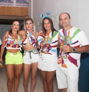 
<a style='margin-left: 5px;' class='btn btn-xs btn-social btn-facebook' href='https://www.facebook.com/sharer/sharer.php?u=https://galeramix.s01.web.getmuller.com.br/imagem/a113/800-800-90/conteudo/site_galerias/113/baile-de-carnaval-para-casais-ctg-fogao-de-lenha-tijucas-galeramix-107.jpg' rel='popup' data-width='500' data-height='400'><i class='fa fa-facebook'></i>Compartilhar <span class='hidden-xs'>no Facebook</span>
</a> 
<a class='btn btn-default btn-xs' target='_blank' href='imagem/a113/800-800-90/conteudo/site_galerias/113/baile-de-carnaval-para-casais-ctg-fogao-de-lenha-tijucas-galeramix-107.jpg'>
<span class='glyphicon glyphicon-cloud-download'></span> Salvar
</a>
