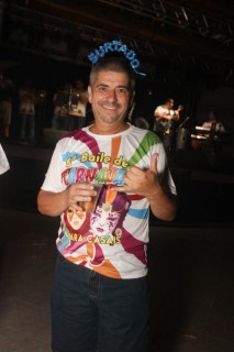 
<a style='margin-left: 5px;' class='btn btn-xs btn-social btn-facebook' href='https://www.facebook.com/sharer/sharer.php?u=https://galeramix.s01.web.getmuller.com.br/imagem/a113/800-800-90/conteudo/site_galerias/113/baile-de-carnaval-para-casais-ctg-fogao-de-lenha-tijucas-galeramix-110.jpg' rel='popup' data-width='500' data-height='400'><i class='fa fa-facebook'></i>Compartilhar <span class='hidden-xs'>no Facebook</span>
</a> 
<a class='btn btn-default btn-xs' target='_blank' href='imagem/a113/800-800-90/conteudo/site_galerias/113/baile-de-carnaval-para-casais-ctg-fogao-de-lenha-tijucas-galeramix-110.jpg'>
<span class='glyphicon glyphicon-cloud-download'></span> Salvar
</a>
