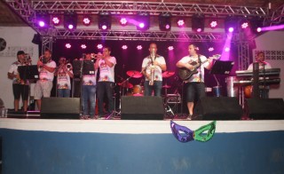 
<a style='margin-left: 5px;' class='btn btn-xs btn-social btn-facebook' href='https://www.facebook.com/sharer/sharer.php?u=https://galeramix.s01.web.getmuller.com.br/imagem/a113/800-800-90/conteudo/site_galerias/113/baile-de-carnaval-para-casais-ctg-fogao-de-lenha-tijucas-galeramix-112.jpg' rel='popup' data-width='500' data-height='400'><i class='fa fa-facebook'></i>Compartilhar <span class='hidden-xs'>no Facebook</span>
</a> 
<a class='btn btn-default btn-xs' target='_blank' href='imagem/a113/800-800-90/conteudo/site_galerias/113/baile-de-carnaval-para-casais-ctg-fogao-de-lenha-tijucas-galeramix-112.jpg'>
<span class='glyphicon glyphicon-cloud-download'></span> Salvar
</a>
