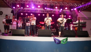 
<a style='margin-left: 5px;' class='btn btn-xs btn-social btn-facebook' href='https://www.facebook.com/sharer/sharer.php?u=https://galeramix.s01.web.getmuller.com.br/imagem/a113/800-800-90/conteudo/site_galerias/113/baile-de-carnaval-para-casais-ctg-fogao-de-lenha-tijucas-galeramix-113.jpg' rel='popup' data-width='500' data-height='400'><i class='fa fa-facebook'></i>Compartilhar <span class='hidden-xs'>no Facebook</span>
</a> 
<a class='btn btn-default btn-xs' target='_blank' href='imagem/a113/800-800-90/conteudo/site_galerias/113/baile-de-carnaval-para-casais-ctg-fogao-de-lenha-tijucas-galeramix-113.jpg'>
<span class='glyphicon glyphicon-cloud-download'></span> Salvar
</a>
