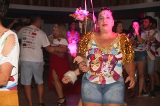 
<a style='margin-left: 5px;' class='btn btn-xs btn-social btn-facebook' href='https://www.facebook.com/sharer/sharer.php?u=https://galeramix.s01.web.getmuller.com.br/imagem/a113/800-800-90/conteudo/site_galerias/113/baile-de-carnaval-para-casais-ctg-fogao-de-lenha-tijucas-galeramix-116.jpg' rel='popup' data-width='500' data-height='400'><i class='fa fa-facebook'></i>Compartilhar <span class='hidden-xs'>no Facebook</span>
</a> 
<a class='btn btn-default btn-xs' target='_blank' href='imagem/a113/800-800-90/conteudo/site_galerias/113/baile-de-carnaval-para-casais-ctg-fogao-de-lenha-tijucas-galeramix-116.jpg'>
<span class='glyphicon glyphicon-cloud-download'></span> Salvar
</a>
