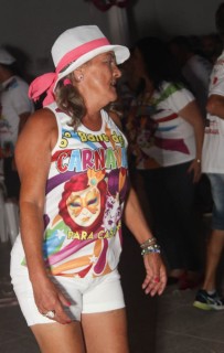 
<a style='margin-left: 5px;' class='btn btn-xs btn-social btn-facebook' href='https://www.facebook.com/sharer/sharer.php?u=https://galeramix.s01.web.getmuller.com.br/imagem/a113/800-800-90/conteudo/site_galerias/113/baile-de-carnaval-para-casais-ctg-fogao-de-lenha-tijucas-galeramix-127.jpg' rel='popup' data-width='500' data-height='400'><i class='fa fa-facebook'></i>Compartilhar <span class='hidden-xs'>no Facebook</span>
</a> 
<a class='btn btn-default btn-xs' target='_blank' href='imagem/a113/800-800-90/conteudo/site_galerias/113/baile-de-carnaval-para-casais-ctg-fogao-de-lenha-tijucas-galeramix-127.jpg'>
<span class='glyphicon glyphicon-cloud-download'></span> Salvar
</a>
