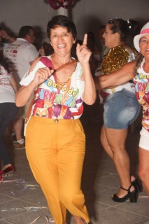 
<a style='margin-left: 5px;' class='btn btn-xs btn-social btn-facebook' href='https://www.facebook.com/sharer/sharer.php?u=https://galeramix.s01.web.getmuller.com.br/imagem/a113/800-800-90/conteudo/site_galerias/113/baile-de-carnaval-para-casais-ctg-fogao-de-lenha-tijucas-galeramix-128.jpg' rel='popup' data-width='500' data-height='400'><i class='fa fa-facebook'></i>Compartilhar <span class='hidden-xs'>no Facebook</span>
</a> 
<a class='btn btn-default btn-xs' target='_blank' href='imagem/a113/800-800-90/conteudo/site_galerias/113/baile-de-carnaval-para-casais-ctg-fogao-de-lenha-tijucas-galeramix-128.jpg'>
<span class='glyphicon glyphicon-cloud-download'></span> Salvar
</a>
