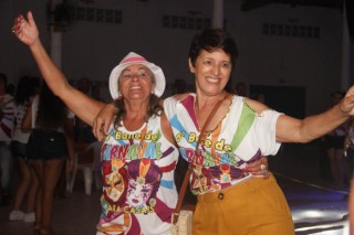 
<a style='margin-left: 5px;' class='btn btn-xs btn-social btn-facebook' href='https://www.facebook.com/sharer/sharer.php?u=https://galeramix.s01.web.getmuller.com.br/imagem/a113/800-800-90/conteudo/site_galerias/113/baile-de-carnaval-para-casais-ctg-fogao-de-lenha-tijucas-galeramix-129.jpg' rel='popup' data-width='500' data-height='400'><i class='fa fa-facebook'></i>Compartilhar <span class='hidden-xs'>no Facebook</span>
</a> 
<a class='btn btn-default btn-xs' target='_blank' href='imagem/a113/800-800-90/conteudo/site_galerias/113/baile-de-carnaval-para-casais-ctg-fogao-de-lenha-tijucas-galeramix-129.jpg'>
<span class='glyphicon glyphicon-cloud-download'></span> Salvar
</a>
