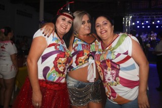 
<a style='margin-left: 5px;' class='btn btn-xs btn-social btn-facebook' href='https://www.facebook.com/sharer/sharer.php?u=https://galeramix.s01.web.getmuller.com.br/imagem/a113/800-800-90/conteudo/site_galerias/113/baile-de-carnaval-para-casais-ctg-fogao-de-lenha-tijucas-galeramix-135.jpg' rel='popup' data-width='500' data-height='400'><i class='fa fa-facebook'></i>Compartilhar <span class='hidden-xs'>no Facebook</span>
</a> 
<a class='btn btn-default btn-xs' target='_blank' href='imagem/a113/800-800-90/conteudo/site_galerias/113/baile-de-carnaval-para-casais-ctg-fogao-de-lenha-tijucas-galeramix-135.jpg'>
<span class='glyphicon glyphicon-cloud-download'></span> Salvar
</a>
