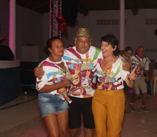 
<a style='margin-left: 5px;' class='btn btn-xs btn-social btn-facebook' href='https://www.facebook.com/sharer/sharer.php?u=https://galeramix.s01.web.getmuller.com.br/imagem/a113/800-800-90/conteudo/site_galerias/113/baile-de-carnaval-para-casais-ctg-fogao-de-lenha-tijucas-galeramix-137.jpg' rel='popup' data-width='500' data-height='400'><i class='fa fa-facebook'></i>Compartilhar <span class='hidden-xs'>no Facebook</span>
</a> 
<a class='btn btn-default btn-xs' target='_blank' href='imagem/a113/800-800-90/conteudo/site_galerias/113/baile-de-carnaval-para-casais-ctg-fogao-de-lenha-tijucas-galeramix-137.jpg'>
<span class='glyphicon glyphicon-cloud-download'></span> Salvar
</a>
