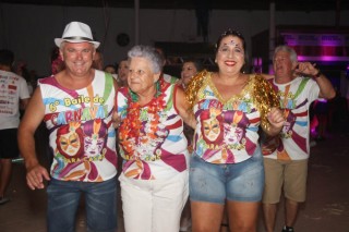 
<a style='margin-left: 5px;' class='btn btn-xs btn-social btn-facebook' href='https://www.facebook.com/sharer/sharer.php?u=https://galeramix.s01.web.getmuller.com.br/imagem/a113/800-800-90/conteudo/site_galerias/113/baile-de-carnaval-para-casais-ctg-fogao-de-lenha-tijucas-galeramix-143.jpg' rel='popup' data-width='500' data-height='400'><i class='fa fa-facebook'></i>Compartilhar <span class='hidden-xs'>no Facebook</span>
</a> 
<a class='btn btn-default btn-xs' target='_blank' href='imagem/a113/800-800-90/conteudo/site_galerias/113/baile-de-carnaval-para-casais-ctg-fogao-de-lenha-tijucas-galeramix-143.jpg'>
<span class='glyphicon glyphicon-cloud-download'></span> Salvar
</a>
