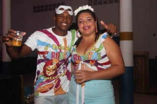 
<a style='margin-left: 5px;' class='btn btn-xs btn-social btn-facebook' href='https://www.facebook.com/sharer/sharer.php?u=https://galeramix.s01.web.getmuller.com.br/imagem/a113/800-800-90/conteudo/site_galerias/113/baile-de-carnaval-para-casais-ctg-fogao-de-lenha-tijucas-galeramix-147.jpg' rel='popup' data-width='500' data-height='400'><i class='fa fa-facebook'></i>Compartilhar <span class='hidden-xs'>no Facebook</span>
</a> 
<a class='btn btn-default btn-xs' target='_blank' href='imagem/a113/800-800-90/conteudo/site_galerias/113/baile-de-carnaval-para-casais-ctg-fogao-de-lenha-tijucas-galeramix-147.jpg'>
<span class='glyphicon glyphicon-cloud-download'></span> Salvar
</a>
