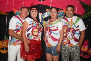 
<a style='margin-left: 5px;' class='btn btn-xs btn-social btn-facebook' href='https://www.facebook.com/sharer/sharer.php?u=https://galeramix.s01.web.getmuller.com.br/imagem/a113/800-800-90/conteudo/site_galerias/113/baile-de-carnaval-para-casais-ctg-fogao-de-lenha-tijucas-galeramix-15.jpg' rel='popup' data-width='500' data-height='400'><i class='fa fa-facebook'></i>Compartilhar <span class='hidden-xs'>no Facebook</span>
</a> 
<a class='btn btn-default btn-xs' target='_blank' href='imagem/a113/800-800-90/conteudo/site_galerias/113/baile-de-carnaval-para-casais-ctg-fogao-de-lenha-tijucas-galeramix-15.jpg'>
<span class='glyphicon glyphicon-cloud-download'></span> Salvar
</a>
