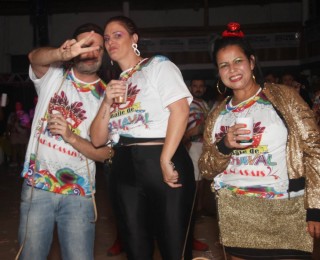 
<a style='margin-left: 5px;' class='btn btn-xs btn-social btn-facebook' href='https://www.facebook.com/sharer/sharer.php?u=https://galeramix.s01.web.getmuller.com.br/imagem/a113/800-800-90/conteudo/site_galerias/113/baile-de-carnaval-para-casais-ctg-fogao-de-lenha-tijucas-galeramix-165.jpg' rel='popup' data-width='500' data-height='400'><i class='fa fa-facebook'></i>Compartilhar <span class='hidden-xs'>no Facebook</span>
</a> 
<a class='btn btn-default btn-xs' target='_blank' href='imagem/a113/800-800-90/conteudo/site_galerias/113/baile-de-carnaval-para-casais-ctg-fogao-de-lenha-tijucas-galeramix-165.jpg'>
<span class='glyphicon glyphicon-cloud-download'></span> Salvar
</a>
