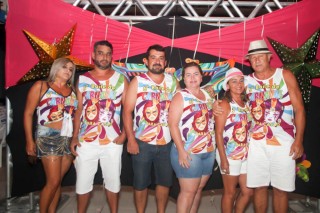 
<a style='margin-left: 5px;' class='btn btn-xs btn-social btn-facebook' href='https://www.facebook.com/sharer/sharer.php?u=https://galeramix.s01.web.getmuller.com.br/imagem/a113/800-800-90/conteudo/site_galerias/113/baile-de-carnaval-para-casais-ctg-fogao-de-lenha-tijucas-galeramix-17.jpg' rel='popup' data-width='500' data-height='400'><i class='fa fa-facebook'></i>Compartilhar <span class='hidden-xs'>no Facebook</span>
</a> 
<a class='btn btn-default btn-xs' target='_blank' href='imagem/a113/800-800-90/conteudo/site_galerias/113/baile-de-carnaval-para-casais-ctg-fogao-de-lenha-tijucas-galeramix-17.jpg'>
<span class='glyphicon glyphicon-cloud-download'></span> Salvar
</a>
