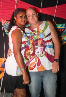 
<a style='margin-left: 5px;' class='btn btn-xs btn-social btn-facebook' href='https://www.facebook.com/sharer/sharer.php?u=https://galeramix.s01.web.getmuller.com.br/imagem/a113/800-800-90/conteudo/site_galerias/113/baile-de-carnaval-para-casais-ctg-fogao-de-lenha-tijucas-galeramix-29.jpg' rel='popup' data-width='500' data-height='400'><i class='fa fa-facebook'></i>Compartilhar <span class='hidden-xs'>no Facebook</span>
</a> 
<a class='btn btn-default btn-xs' target='_blank' href='imagem/a113/800-800-90/conteudo/site_galerias/113/baile-de-carnaval-para-casais-ctg-fogao-de-lenha-tijucas-galeramix-29.jpg'>
<span class='glyphicon glyphicon-cloud-download'></span> Salvar
</a>
