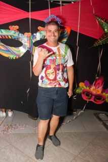 
<a style='margin-left: 5px;' class='btn btn-xs btn-social btn-facebook' href='https://www.facebook.com/sharer/sharer.php?u=https://galeramix.s01.web.getmuller.com.br/imagem/a113/800-800-90/conteudo/site_galerias/113/baile-de-carnaval-para-casais-ctg-fogao-de-lenha-tijucas-galeramix-42.jpg' rel='popup' data-width='500' data-height='400'><i class='fa fa-facebook'></i>Compartilhar <span class='hidden-xs'>no Facebook</span>
</a> 
<a class='btn btn-default btn-xs' target='_blank' href='imagem/a113/800-800-90/conteudo/site_galerias/113/baile-de-carnaval-para-casais-ctg-fogao-de-lenha-tijucas-galeramix-42.jpg'>
<span class='glyphicon glyphicon-cloud-download'></span> Salvar
</a>
