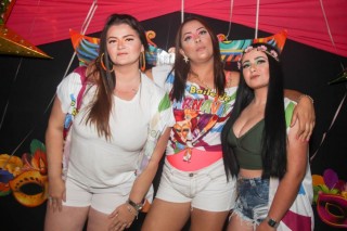 
<a style='margin-left: 5px;' class='btn btn-xs btn-social btn-facebook' href='https://www.facebook.com/sharer/sharer.php?u=https://galeramix.s01.web.getmuller.com.br/imagem/a113/800-800-90/conteudo/site_galerias/113/baile-de-carnaval-para-casais-ctg-fogao-de-lenha-tijucas-galeramix-5.jpg' rel='popup' data-width='500' data-height='400'><i class='fa fa-facebook'></i>Compartilhar <span class='hidden-xs'>no Facebook</span>
</a> 
<a class='btn btn-default btn-xs' target='_blank' href='imagem/a113/800-800-90/conteudo/site_galerias/113/baile-de-carnaval-para-casais-ctg-fogao-de-lenha-tijucas-galeramix-5.jpg'>
<span class='glyphicon glyphicon-cloud-download'></span> Salvar
</a>
