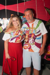 
<a style='margin-left: 5px;' class='btn btn-xs btn-social btn-facebook' href='https://www.facebook.com/sharer/sharer.php?u=https://galeramix.s01.web.getmuller.com.br/imagem/a113/800-800-90/conteudo/site_galerias/113/baile-de-carnaval-para-casais-ctg-fogao-de-lenha-tijucas-galeramix-62.jpg' rel='popup' data-width='500' data-height='400'><i class='fa fa-facebook'></i>Compartilhar <span class='hidden-xs'>no Facebook</span>
</a> 
<a class='btn btn-default btn-xs' target='_blank' href='imagem/a113/800-800-90/conteudo/site_galerias/113/baile-de-carnaval-para-casais-ctg-fogao-de-lenha-tijucas-galeramix-62.jpg'>
<span class='glyphicon glyphicon-cloud-download'></span> Salvar
</a>
