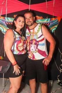 
<a style='margin-left: 5px;' class='btn btn-xs btn-social btn-facebook' href='https://www.facebook.com/sharer/sharer.php?u=https://galeramix.s01.web.getmuller.com.br/imagem/a113/800-800-90/conteudo/site_galerias/113/baile-de-carnaval-para-casais-ctg-fogao-de-lenha-tijucas-galeramix-65.jpg' rel='popup' data-width='500' data-height='400'><i class='fa fa-facebook'></i>Compartilhar <span class='hidden-xs'>no Facebook</span>
</a> 
<a class='btn btn-default btn-xs' target='_blank' href='imagem/a113/800-800-90/conteudo/site_galerias/113/baile-de-carnaval-para-casais-ctg-fogao-de-lenha-tijucas-galeramix-65.jpg'>
<span class='glyphicon glyphicon-cloud-download'></span> Salvar
</a>
